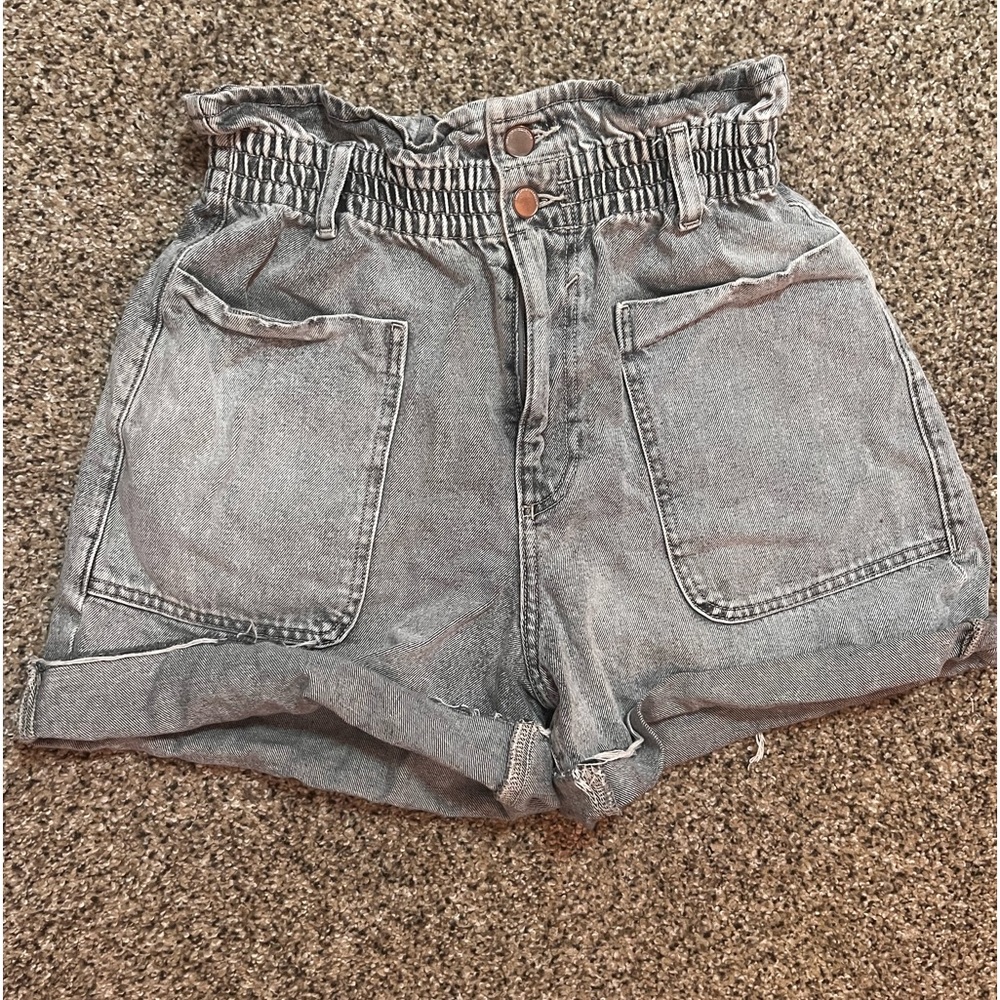 Women’s gray wash shorts